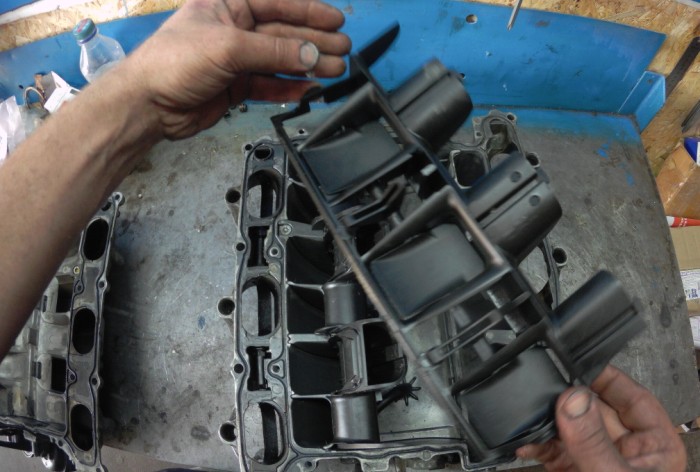 Ремонт впускного коллектора Мерседес, разборка