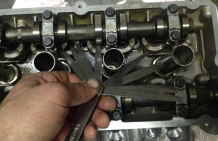 картинка регулировка клапанов проверка зазоров Регулировка клапанов в Киеве